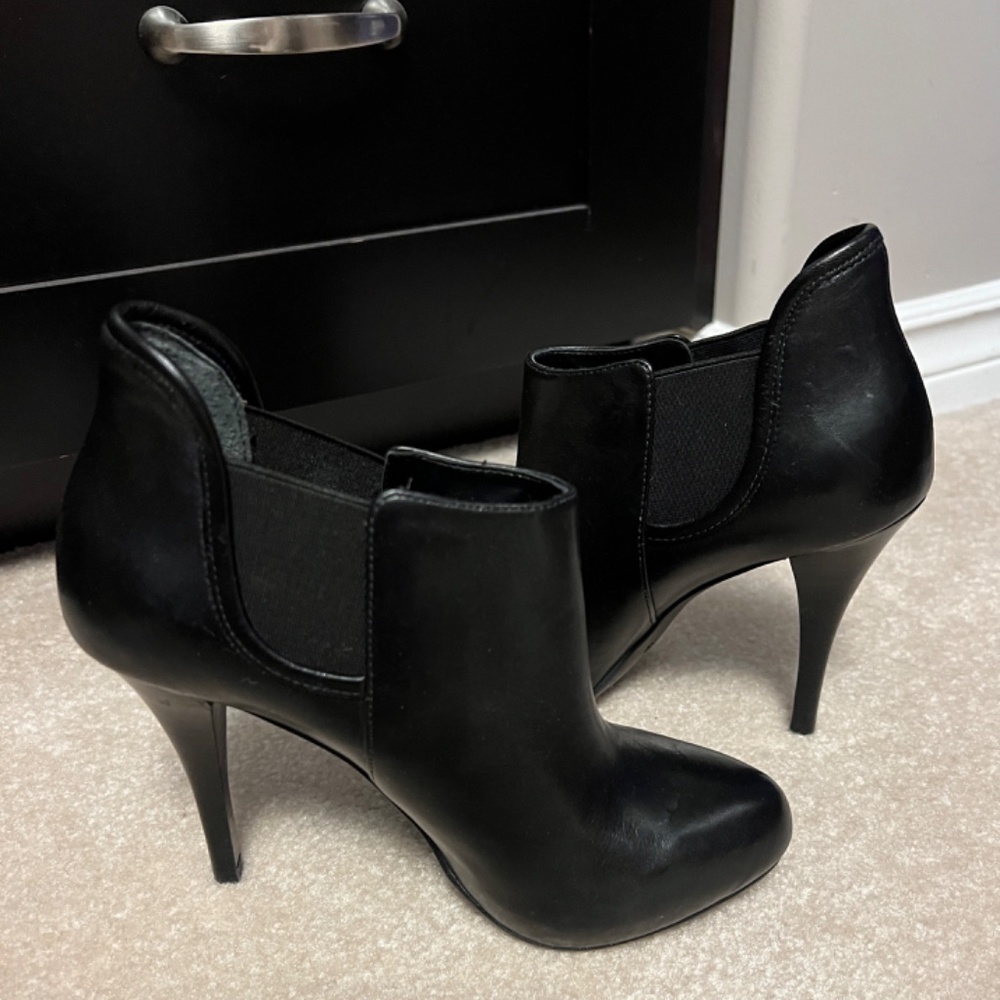 Guess Booties - Picture 2 of 5